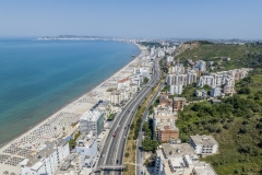 2024-07-11-lot-dronem-nad-hotelami-w-Golem-w-Albanii_903
