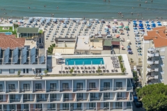 2024-07-11-lot-dronem-nad-hotelami-w-Golem-w-Albanii_954