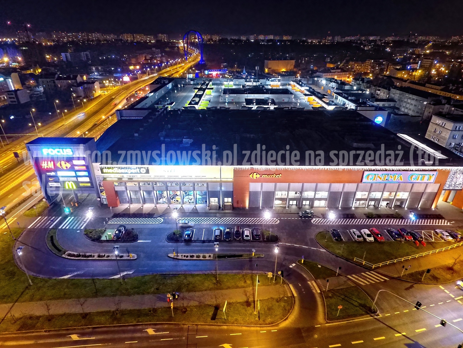 2018-01-06-nocny-lot-dronem-w-Bydgoszczy-przy-galerii-Focus-Park_001_HDR-DeNoiseAI-standard-SharpenAI-Standard