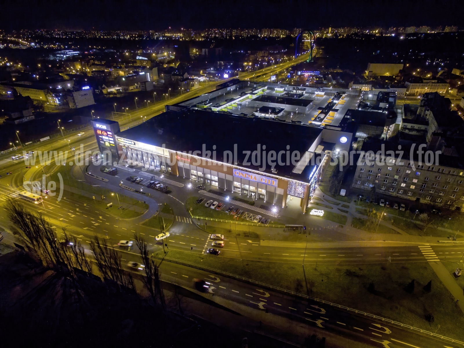 2018-01-06-nocny-lot-dronem-w-Bydgoszczy-przy-galerii-Focus-Park_047-DeNoiseAI-standard-SharpenAI-Motion
