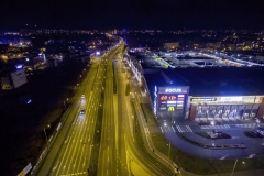 2018-01-06-nocny-lot-dronem-w-Bydgoszczy-przy-galerii-Focus-Park_016_wyprostowany_horyzont-DeNoiseAI-standard-SharpenAI-Standard