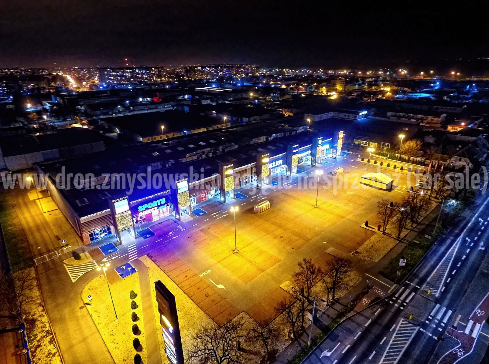 2018-01-06-nocny-lot-dronem-w-Bydgoszczy-przy-galerii-Galeria-Pomorska_005_HDR-DeNoiseAI-standard-SharpenAI-Motion