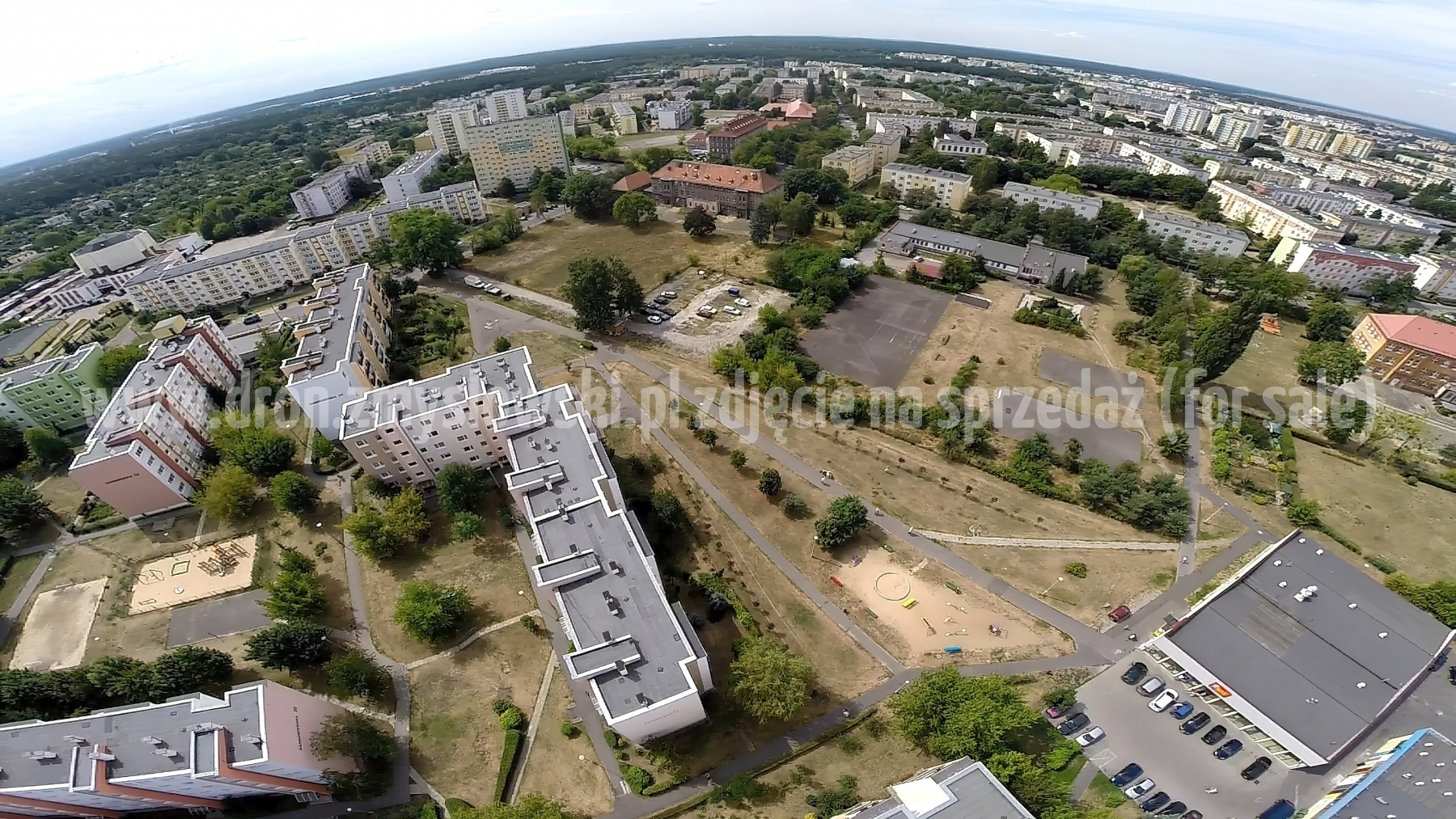 2014-08-01-dron-na-Sandomierskiej-006-gigapixel-standard-width-3840px-SharpenAI-Motion
