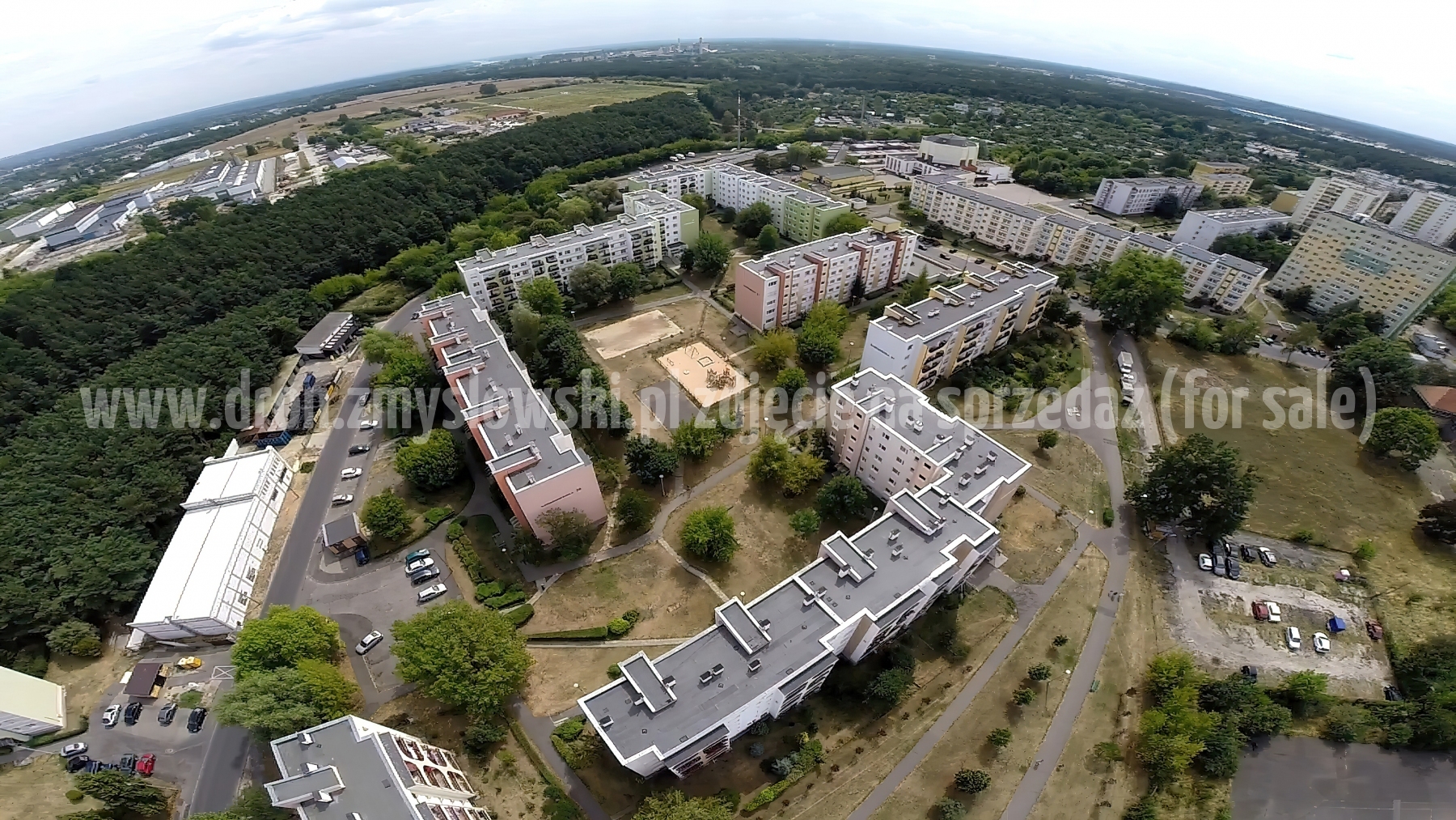 2014-08-01-dron-na-Sandomierskiej-011-gigapixel-standard-width-3840px-SharpenAI-Motion