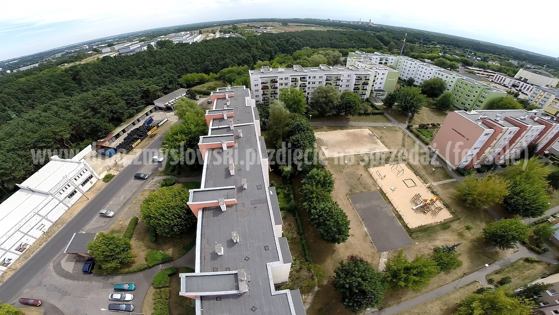 2014-08-01-dron-na-Sandomierskiej-015-gigapixel-standard-width-3840px-SharpenAI-Motion