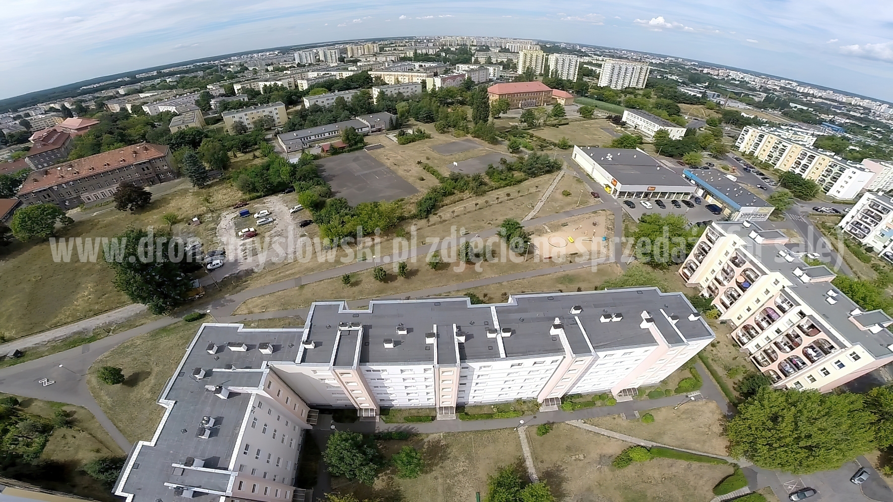 2014-08-01-dron-na-Sandomierskiej-020-gigapixel-standard-width-3840px-SharpenAI-Motion