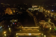 2022-01-01-nocny-lot-dronem-na-Starym-Rynku-Mostowej-w-Bydgoszczy-001-DeNoiseAI-severe-noise-SharpenAI-Softness