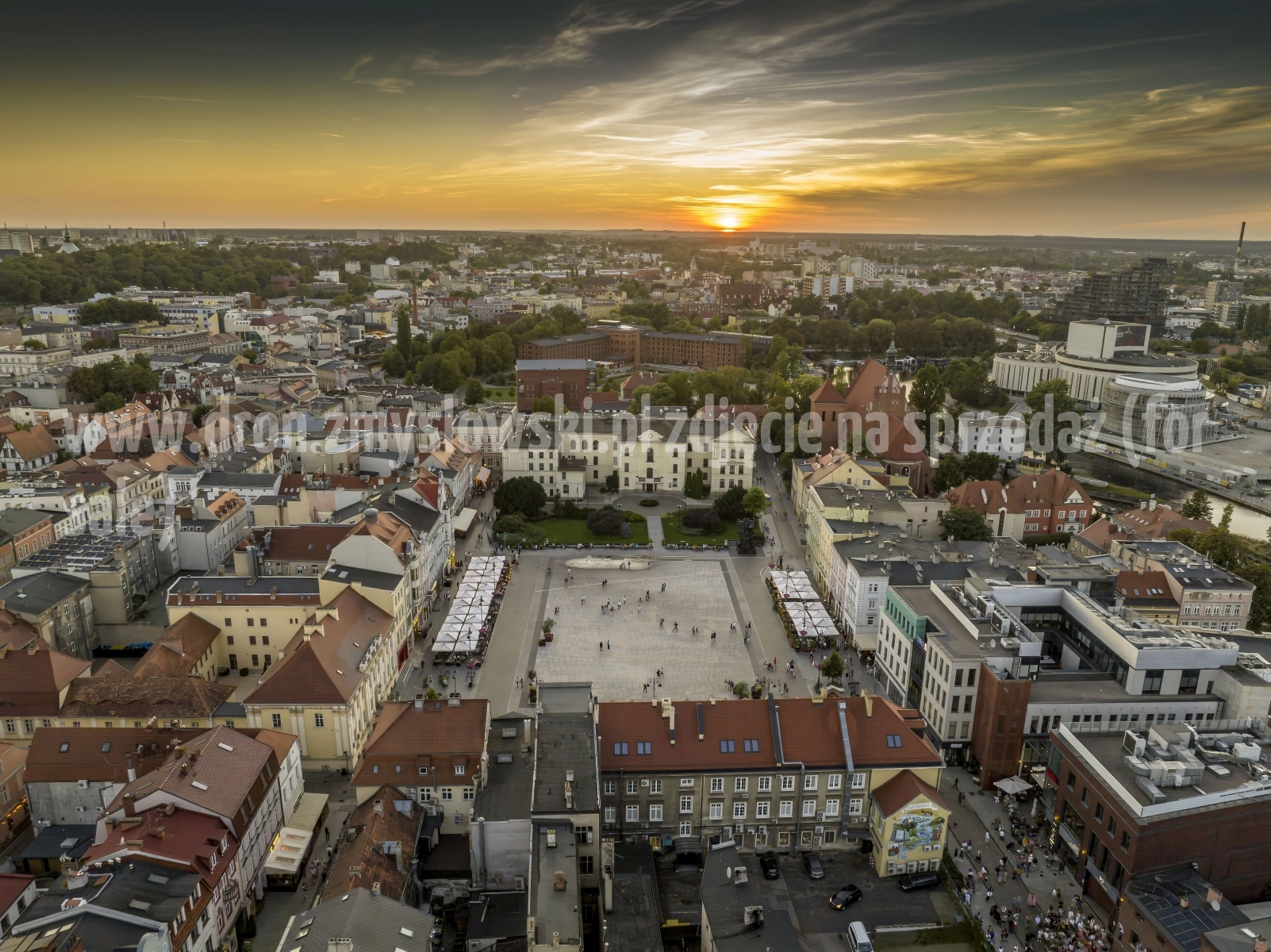 2025-08-16-lot-dronem-na-slubie-w-Bydgoszczy_414-topaz-denoise-sharpen 2025-08-16-lot-dronem-na-slubie-w-Bydgoszczy_414-topaz-denoise-sharpen