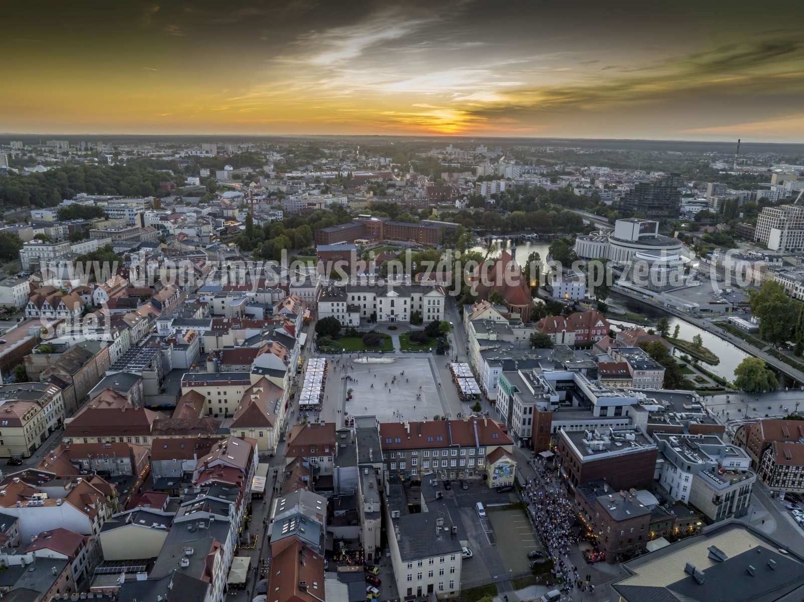 2025-08-16-lot-dronem-na-slubie-w-Bydgoszczy_440-topaz-denoise-sharpen 2025-08-16-lot-dronem-na-slubie-w-Bydgoszczy_440-topaz-denoise-sharpen