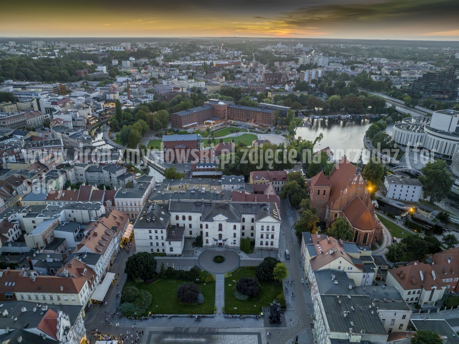 2025-08-16-lot-dronem-na-slubie-w-Bydgoszczy_478-topaz-denoise-sharpen 2025-08-16-lot-dronem-na-slubie-w-Bydgoszczy_478-topaz-denoise-sharpen