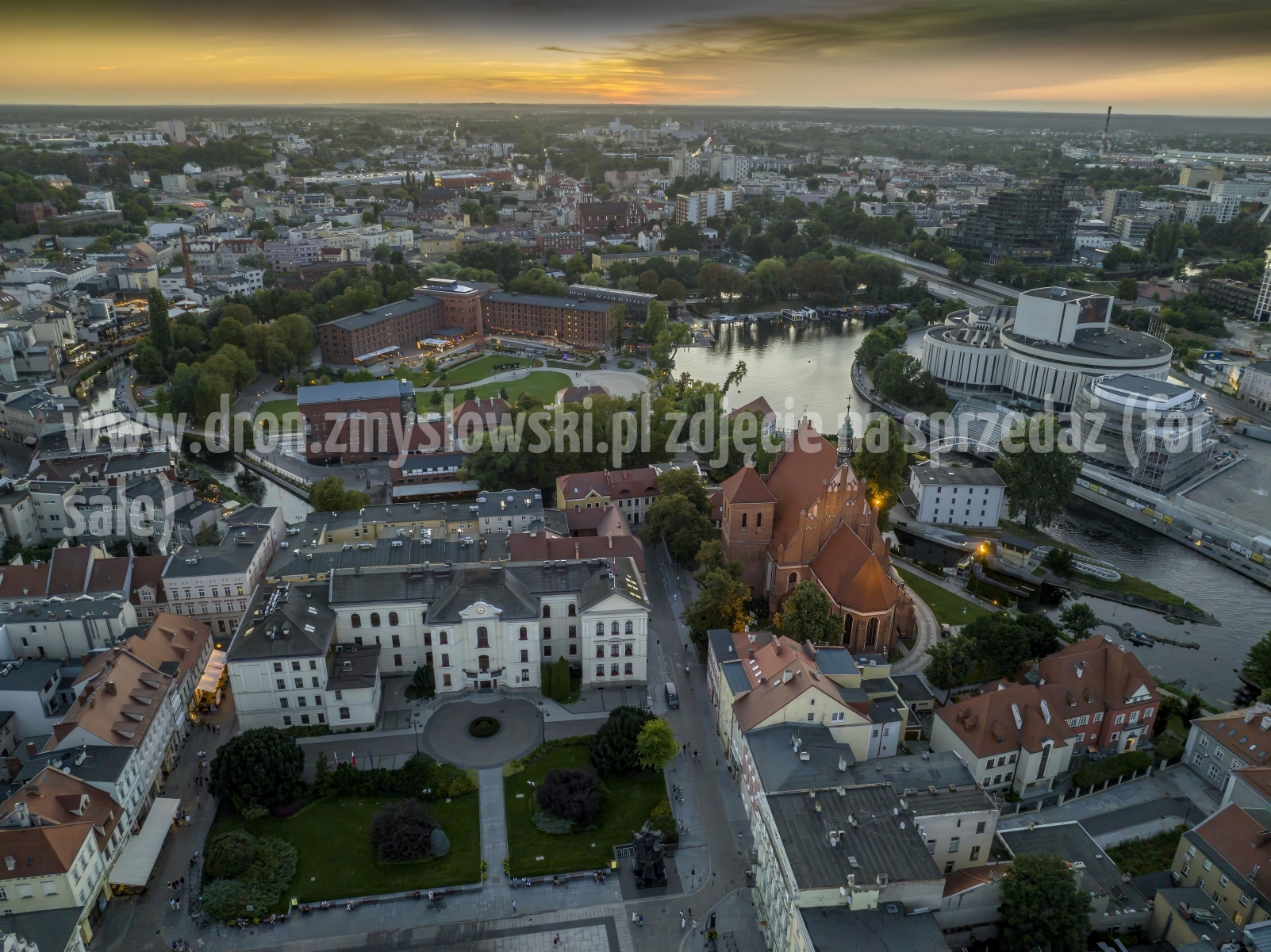 2025-08-16-lot-dronem-na-slubie-w-Bydgoszczy_483-topaz-denoise-sharpen 2025-08-16-lot-dronem-na-slubie-w-Bydgoszczy_483-topaz-denoise-sharpen