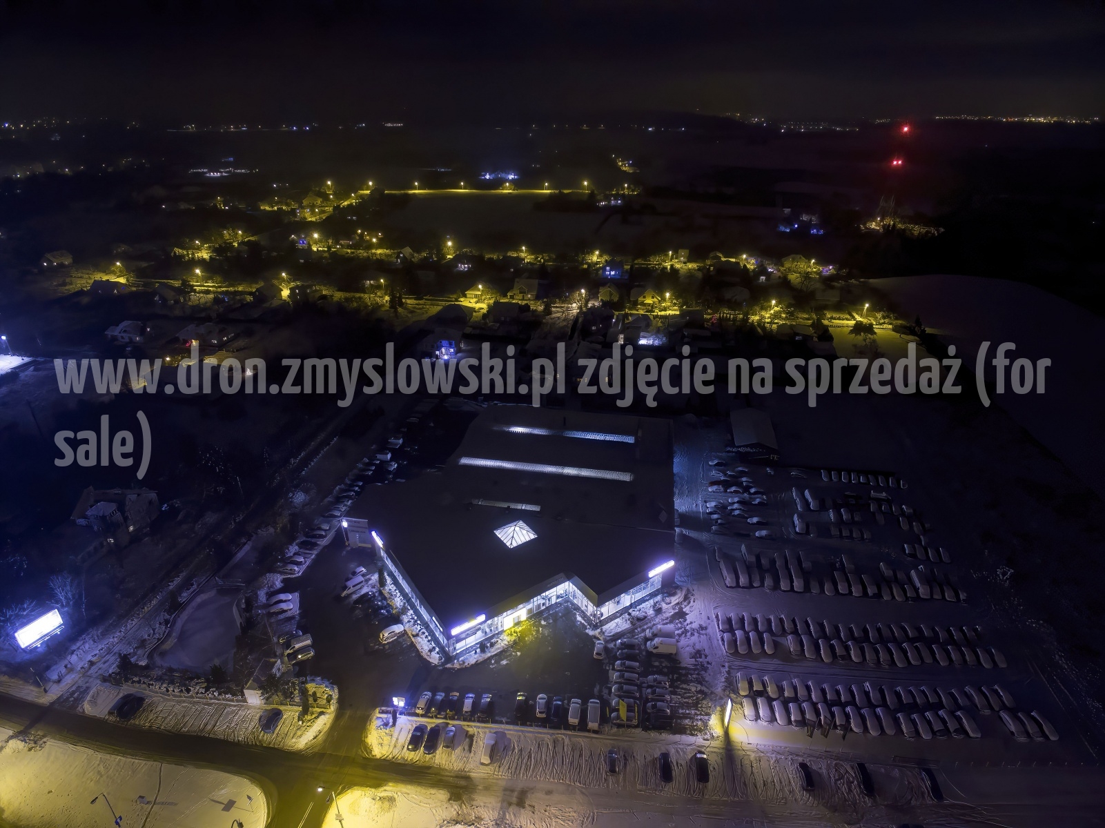 2018-01-17-nocny-lot-dronem-w-Bydgoszczy-na-ul.-Armii-Krajowej-033-DeNoiseAI-standard-SharpenAI-Motion