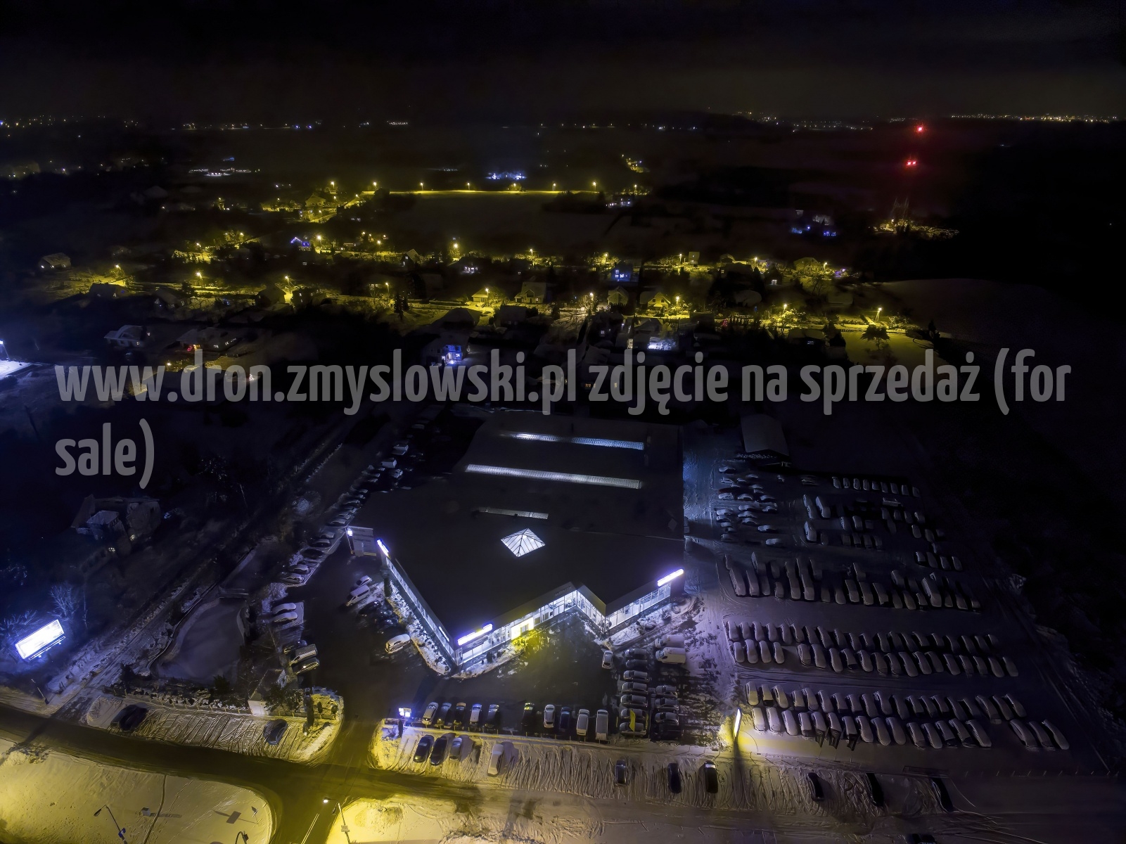 2018-01-17-nocny-lot-dronem-w-Bydgoszczy-na-ul.-Armii-Krajowej-035-DeNoiseAI-standard-SharpenAI-Motion