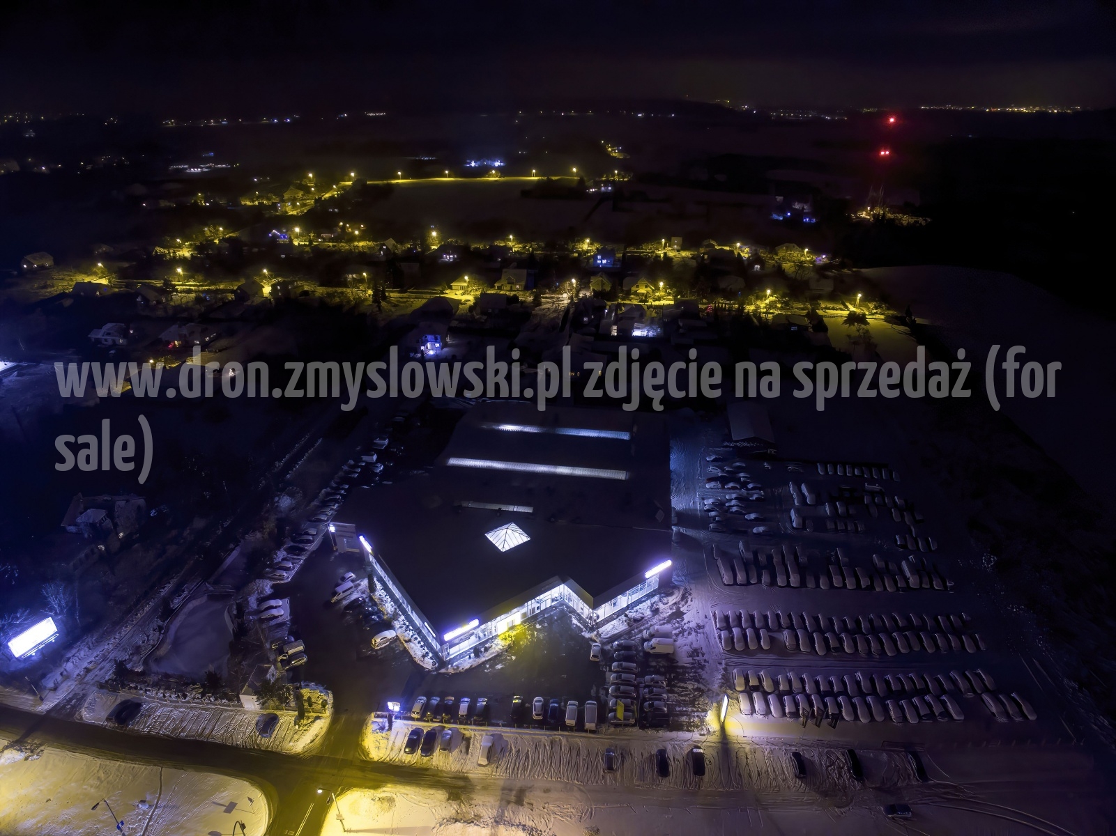2018-01-17-nocny-lot-dronem-w-Bydgoszczy-na-ul.-Armii-Krajowej-038-DeNoiseAI-standard-SharpenAI-Motion
