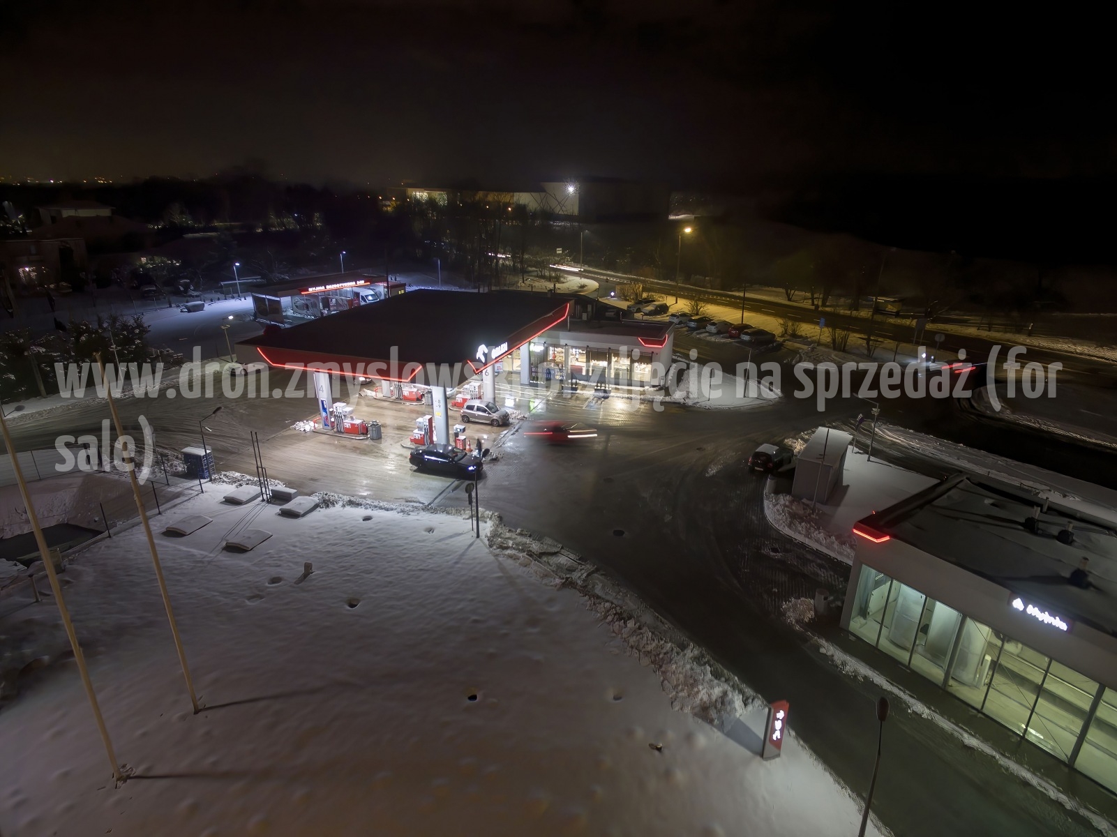 2018-01-17-nocny-lot-dronem-w-Bydgoszczy-na-ul.-Armii-Krajowej-062-DeNoiseAI-standard-SharpenAI-Standard