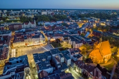 2023-04-30-nocny-lot-dronem-w-Bydgoszczy-nad-Starym-Rynkiem-Wyspa-Mlynska-i-Mostowa_621-topaz-denoise-sharpen