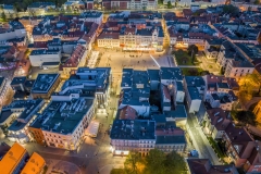 2023-04-30-nocny-lot-dronem-w-Bydgoszczy-nad-Starym-Rynkiem-Wyspa-Mlynska-i-Mostowa_643-topaz-denoise-sharpen