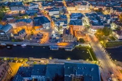 2023-04-30-nocny-lot-dronem-w-Bydgoszczy-nad-Starym-Rynkiem-Wyspa-Mlynska-i-Mostowa_663-topaz-denoise-sharpen