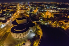 2023-04-30-nocny-lot-dronem-w-Bydgoszczy-nad-Starym-Rynkiem-Wyspa-Mlynska-i-Mostowa_956-topaz-denoise-sharpen