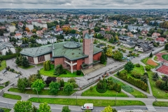 Chojnice - kościół Matki Bożej Królowej Polski z lotu ptaka 2022