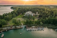 2022-06-10-lot-dronem-przy-hotelu-Moran-nad-jeziorem-Powidzkim_063-SharpenAI-Motion