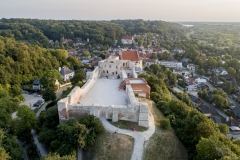 2019-08-05-lot-dronem-w-Kazimierzu-Dolnym-przy-ruinach-zamku_071