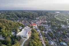 2019-08-05-lot-dronem-w-Kazimierzu-Dolnym-przy-ruinach-zamku_119
