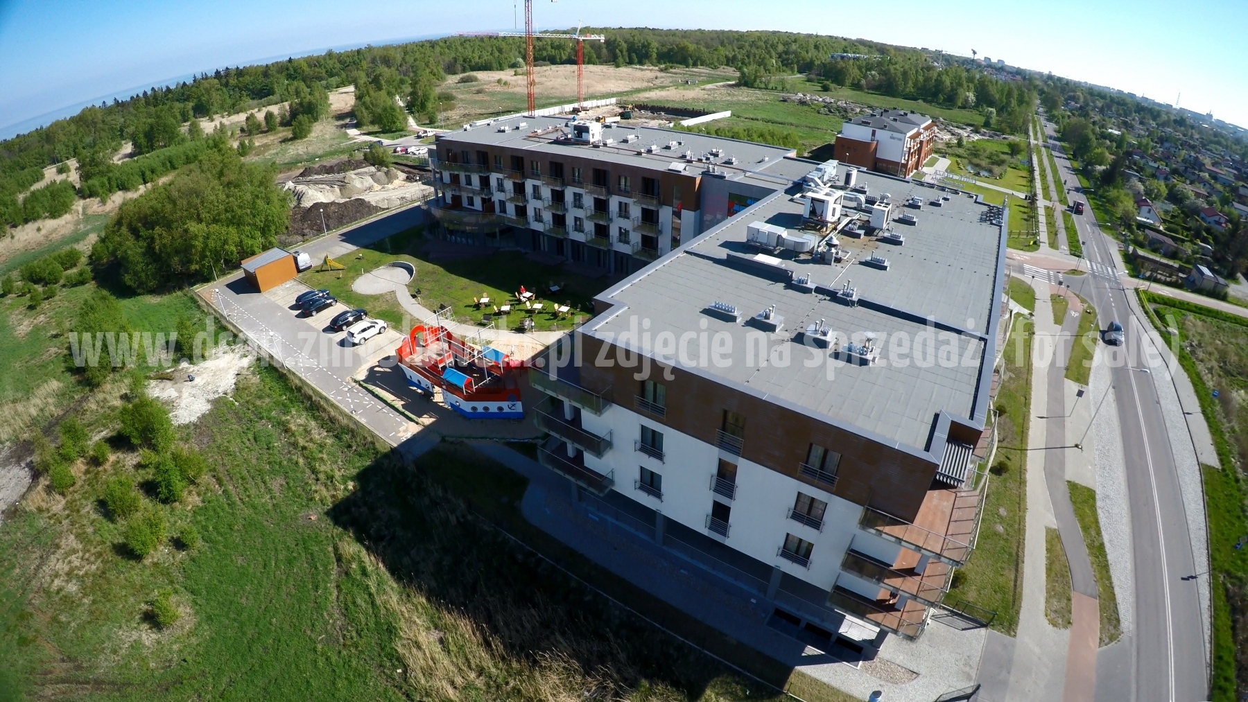 2016-05-10-lot-dronem-w-Kolobrzegu-nasz-hotel-001_001