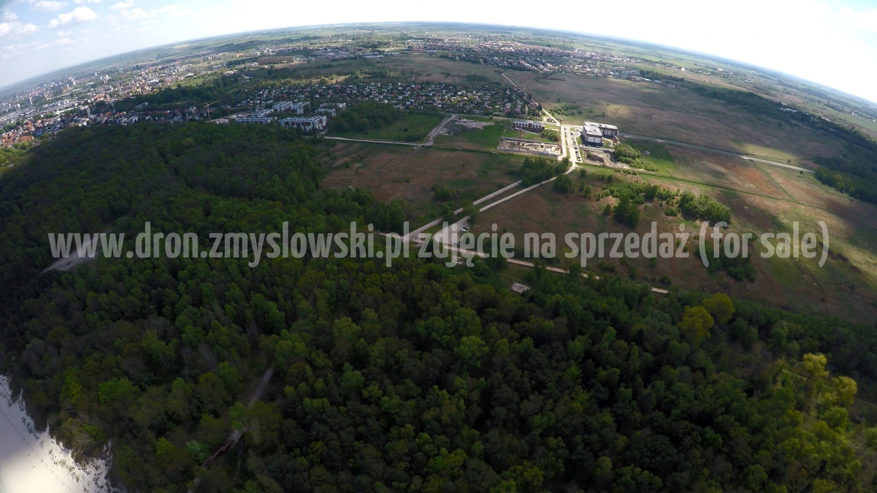 2016-05-10-lot-dronem-w-Kolobrzegu-nad-hotel-tuz-nad-brzegiem-morza-001_025
