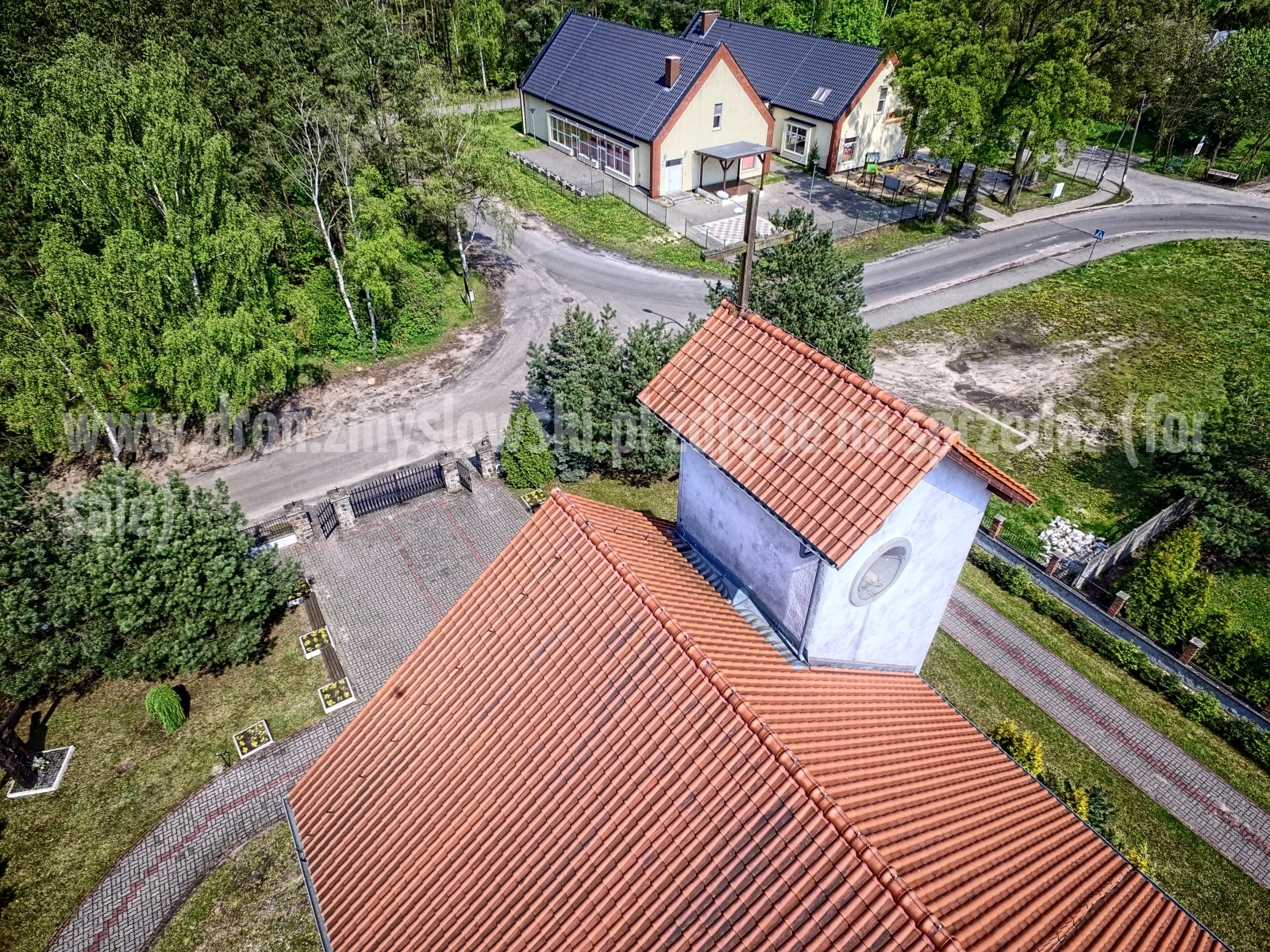 2017-05-12-lot-dronem-nad-kosciolem-w-Maksymilianowie_010_HDR