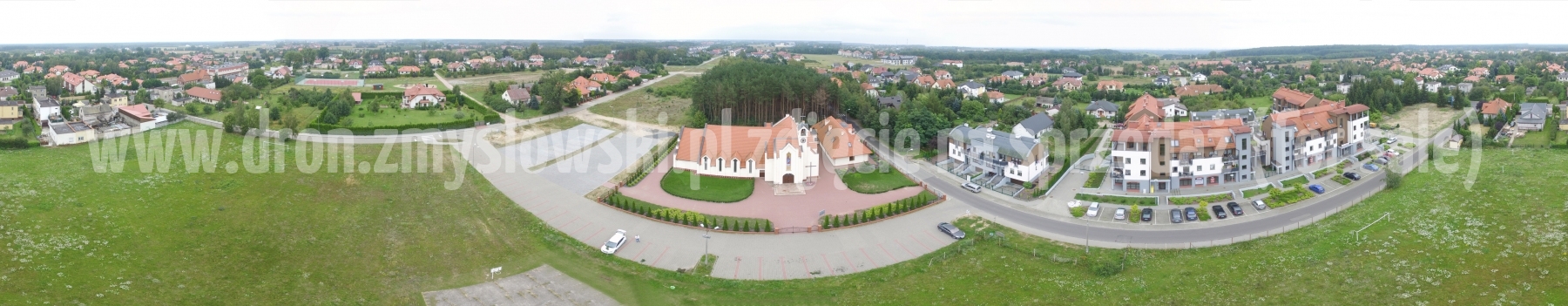 Niemcz - kościół Najświętszej Maryi Panny Wspomożycielki Wiernych w Niemczu z drona - 2016