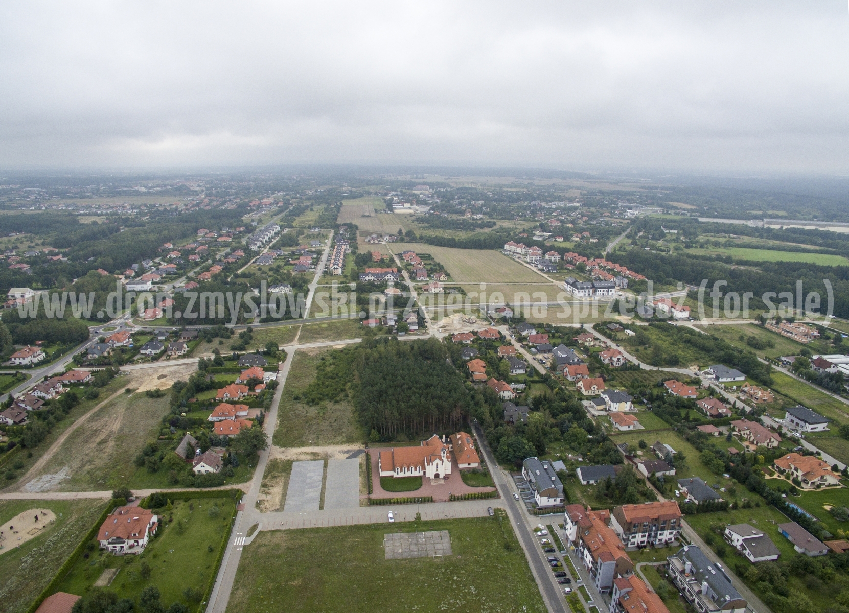 2016-08-13-lot-dronem-w-Niemczu-przy-kosciele-034