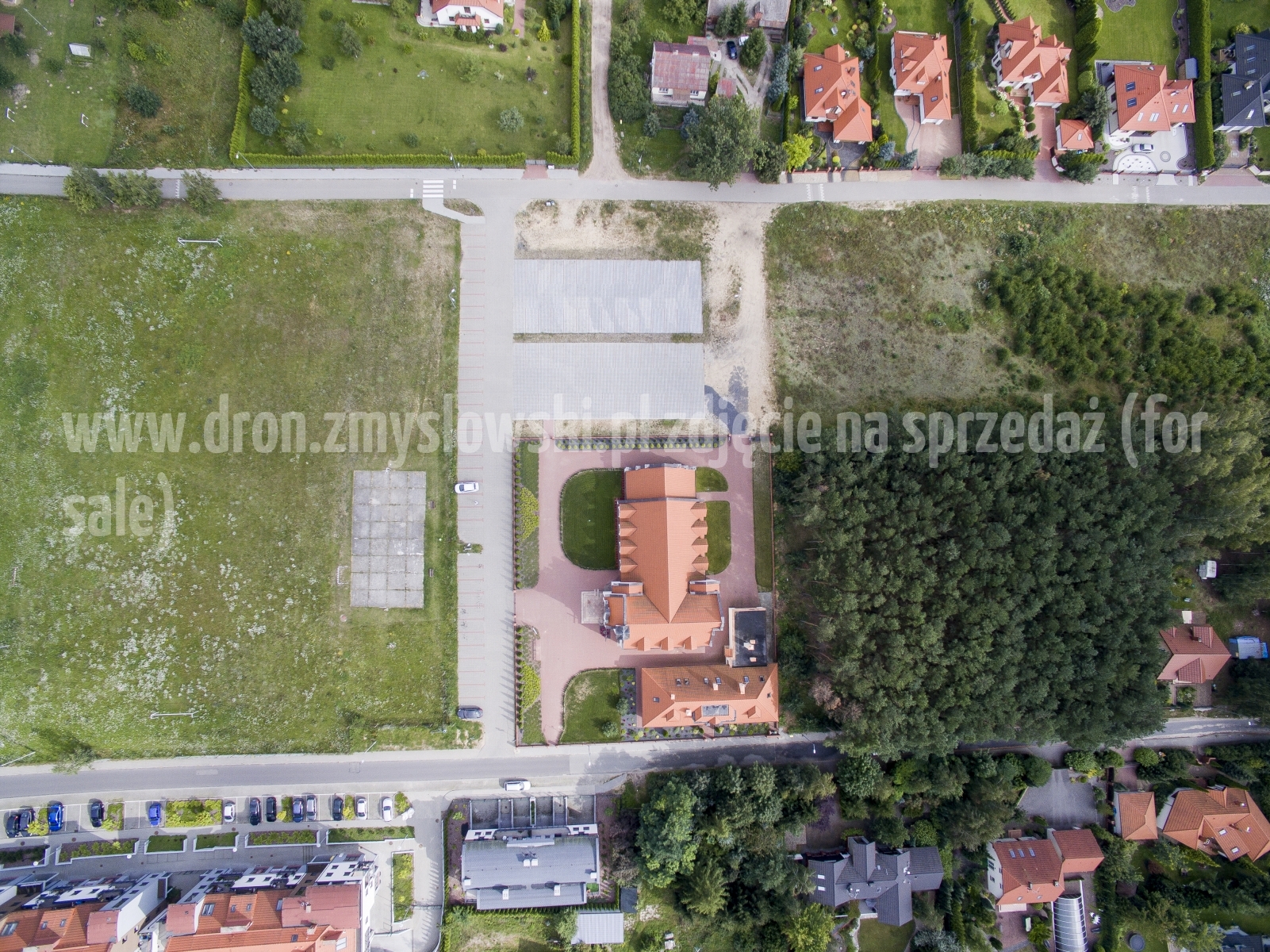 2016-08-13-lot-dronem-w-Niemczu-przy-kosciele-065