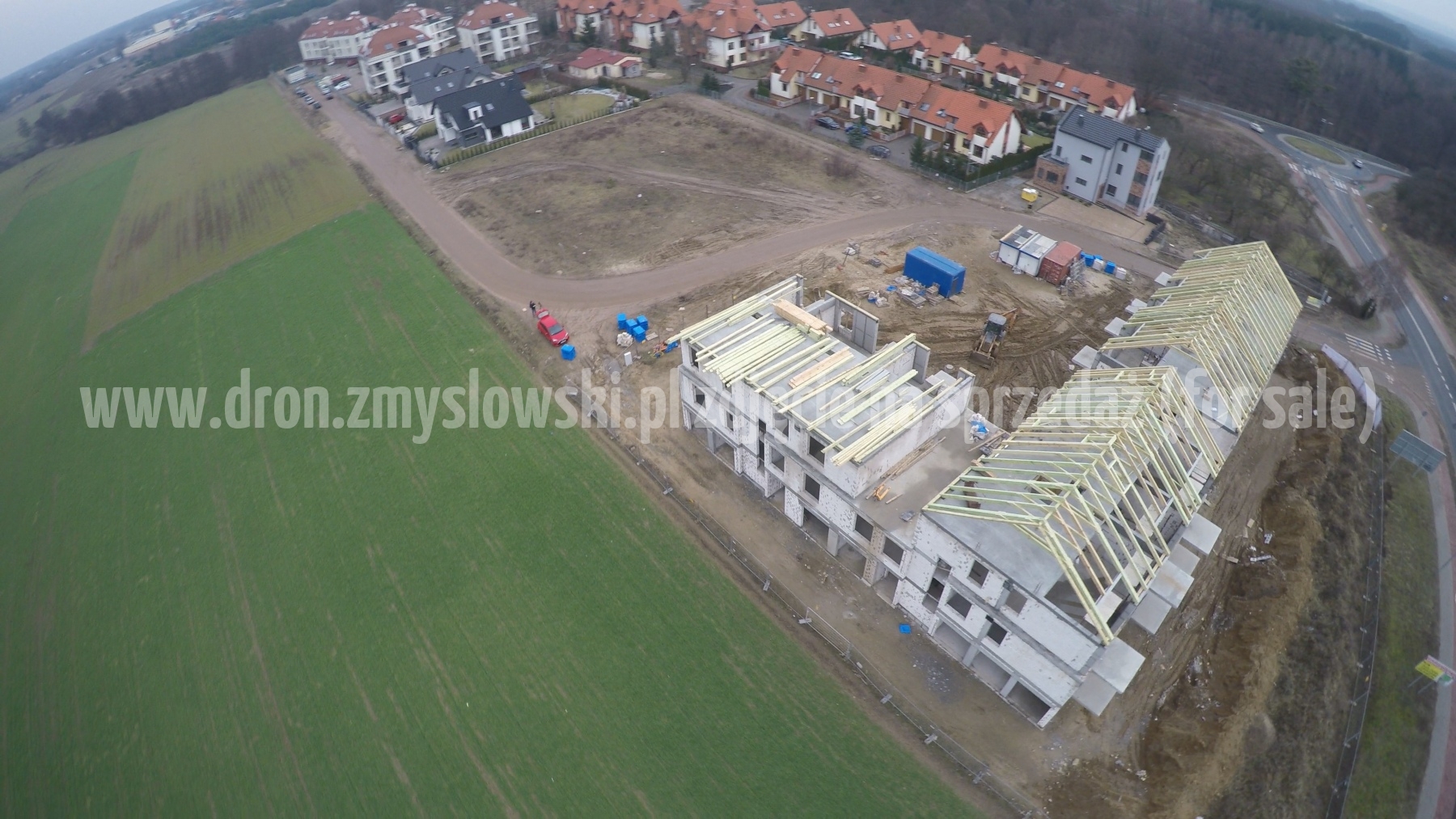 2016-02-06-budowa-Arkadii-3-w-Niemczu-z-drona-szkielet-dachu-004