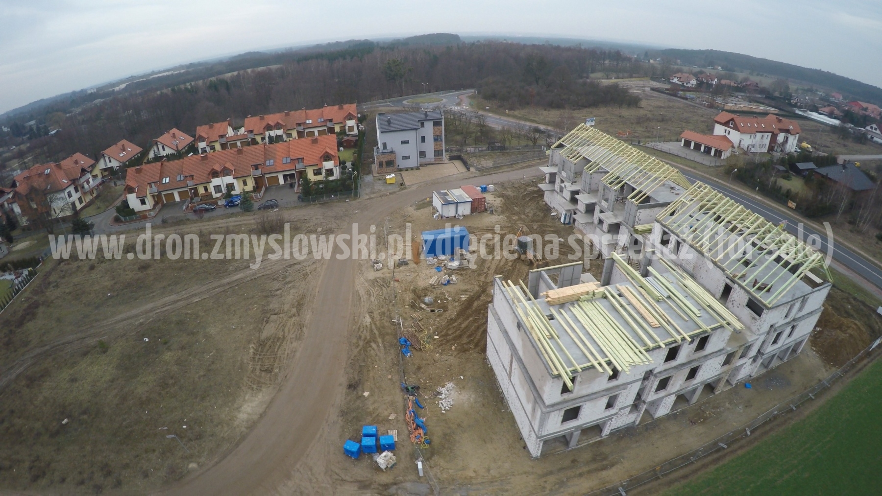 2016-02-06-budowa-Arkadii-3-w-Niemczu-z-drona-szkielet-dachu-028