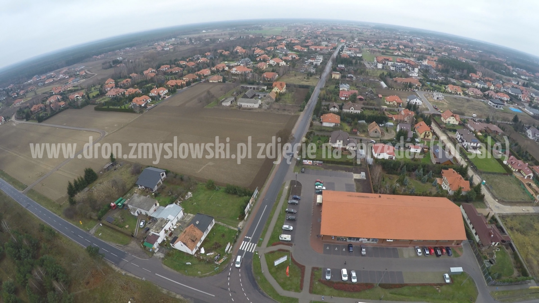 2015-11-29-lot-dronem-w-Niemczu-kolo-sklepu-Polo-006