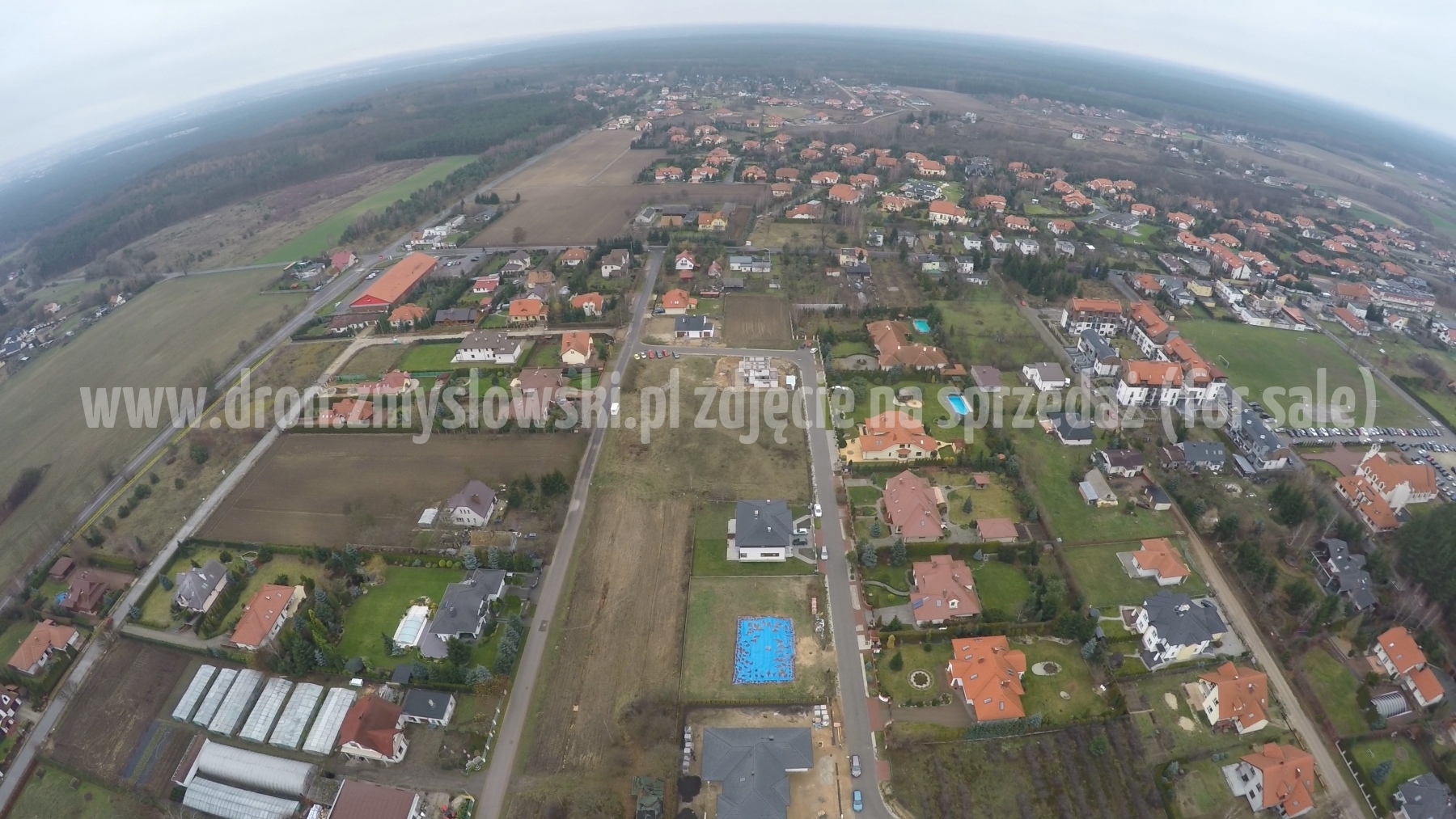 2015-11-29-lot-dronem-w-Niemczu-kolo-sklepu-Polo-014