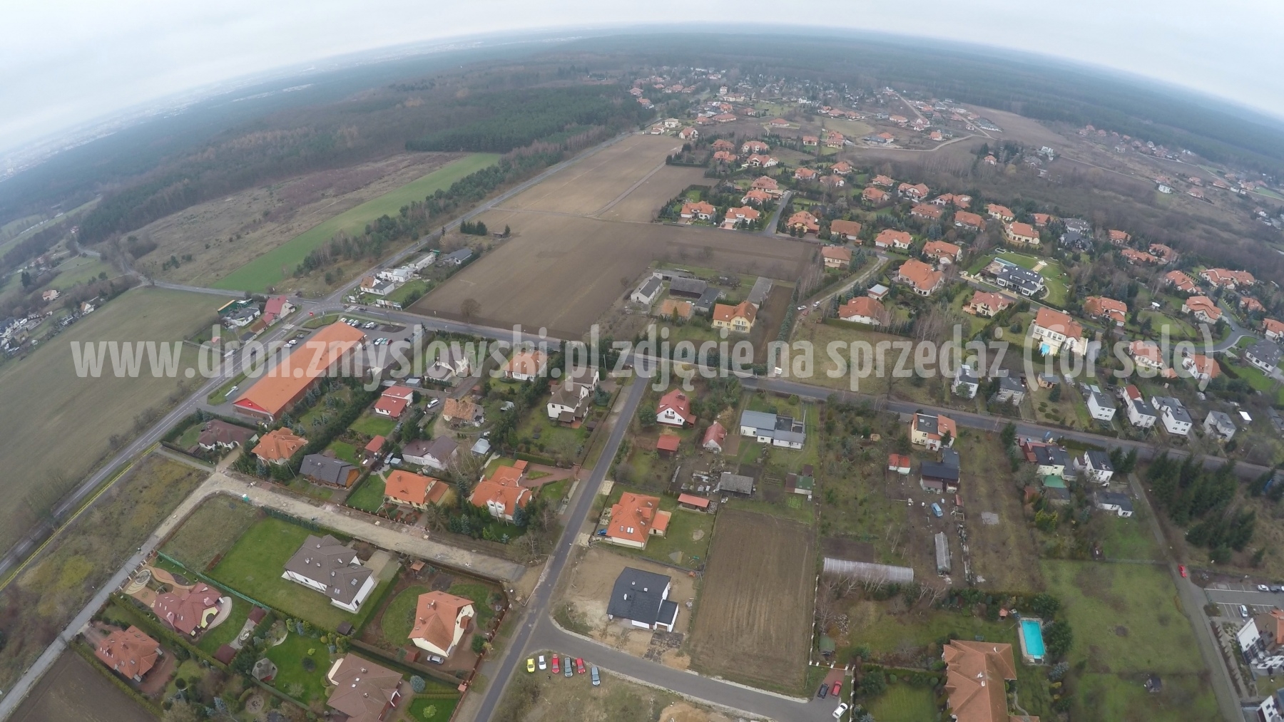 2015-11-29-lot-dronem-w-Niemczu-kolo-sklepu-Polo-016
