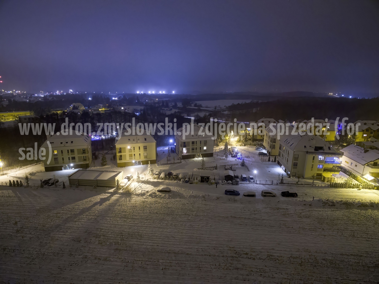 2018-01-16-nocny-lot-dronem-w-Niemczu-na-ul-Elizy-Orzeszkowej-001-DeNoiseAI-standard-SharpenAI-Motion