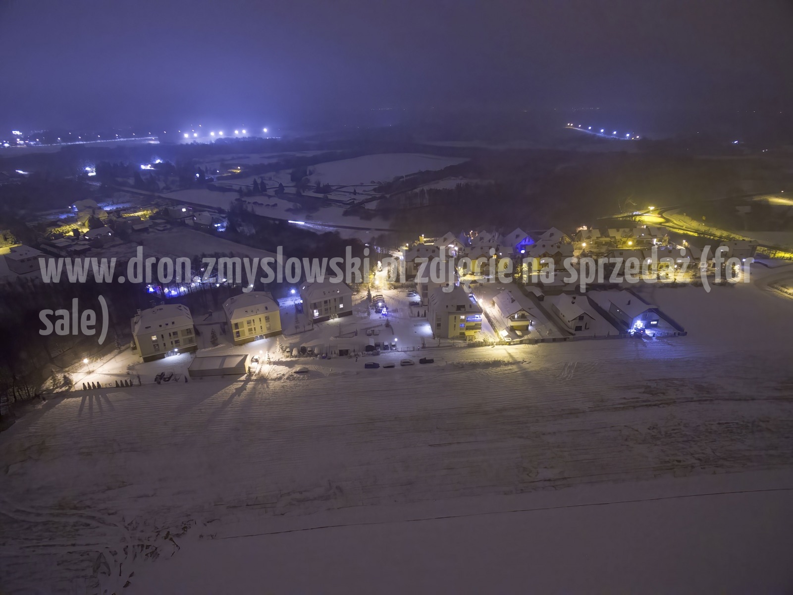 2018-01-16-nocny-lot-dronem-w-Niemczu-na-ul-Elizy-Orzeszkowej-009-DeNoiseAI-standard-SharpenAI-Standard