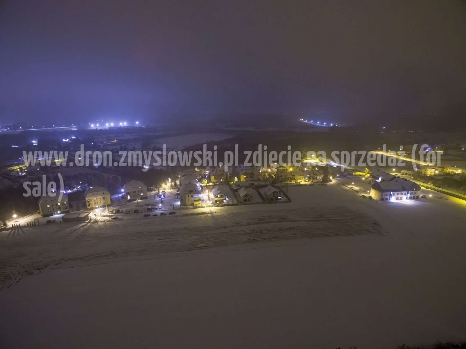 2018-01-16-nocny-lot-dronem-w-Niemczu-na-ul-Elizy-Orzeszkowej-057-DeNoiseAI-standard-SharpenAI-Focus