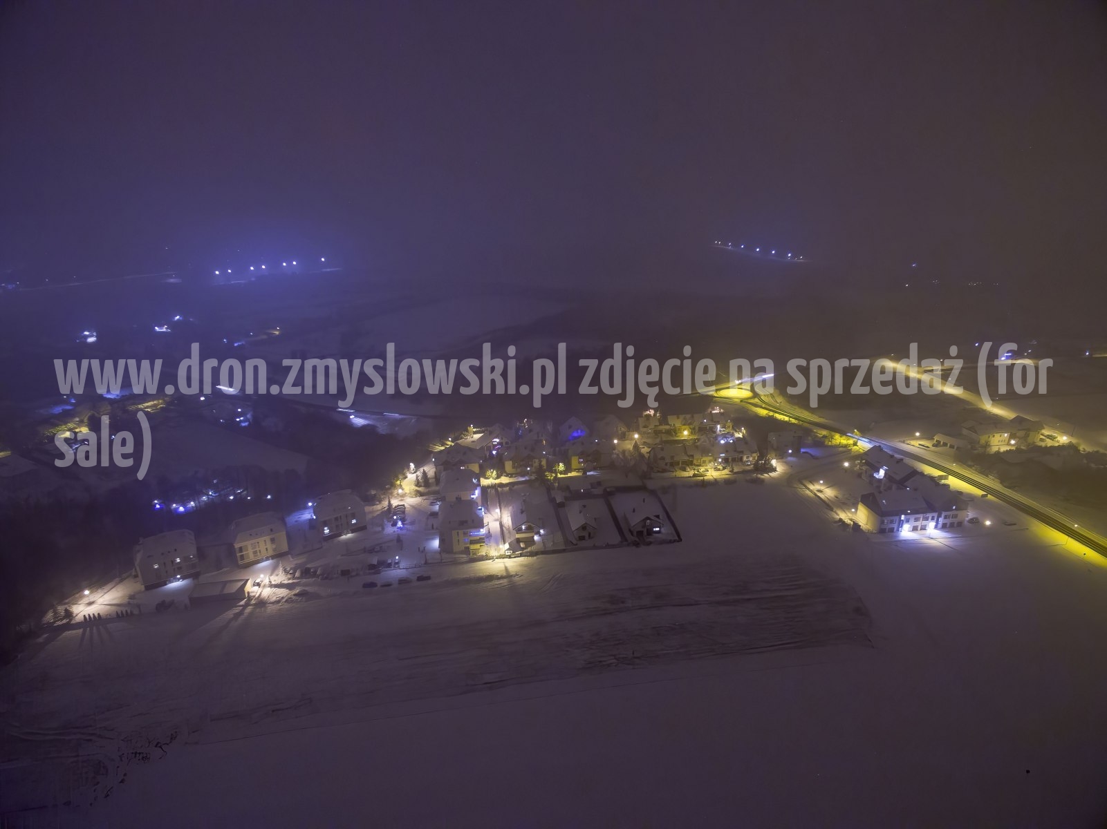 2018-01-16-nocny-lot-dronem-w-Niemczu-na-ul-Elizy-Orzeszkowej-062-DeNoiseAI-standard-SharpenAI-Focus