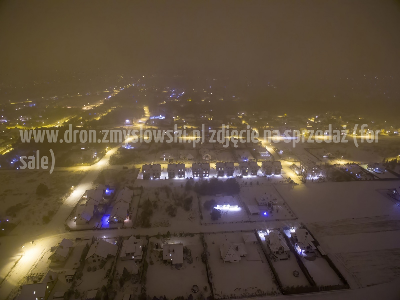 2018-01-16-nocny-lot-dronem-w-Niemczu-na-ul-Elizy-Orzeszkowej-072-DeNoiseAI-standard-SharpenAI-Motion