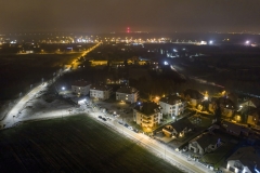 2018-12-14-nocny-lot-dronem-w-Niemczu-przy-ul-Elizy-Orzeszkowej-w-Arkadii-2_068-DeNoiseAI-standard-SharpenAI-Standard