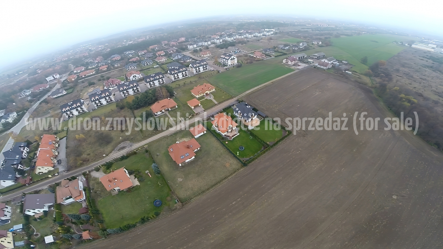 2014-11-13-lot-dronem-nad-Niemczem-nad-ul-Elizy-Orzeszkowej-003-gigapixel-standard-width-3840px-SharpenAI-Motion