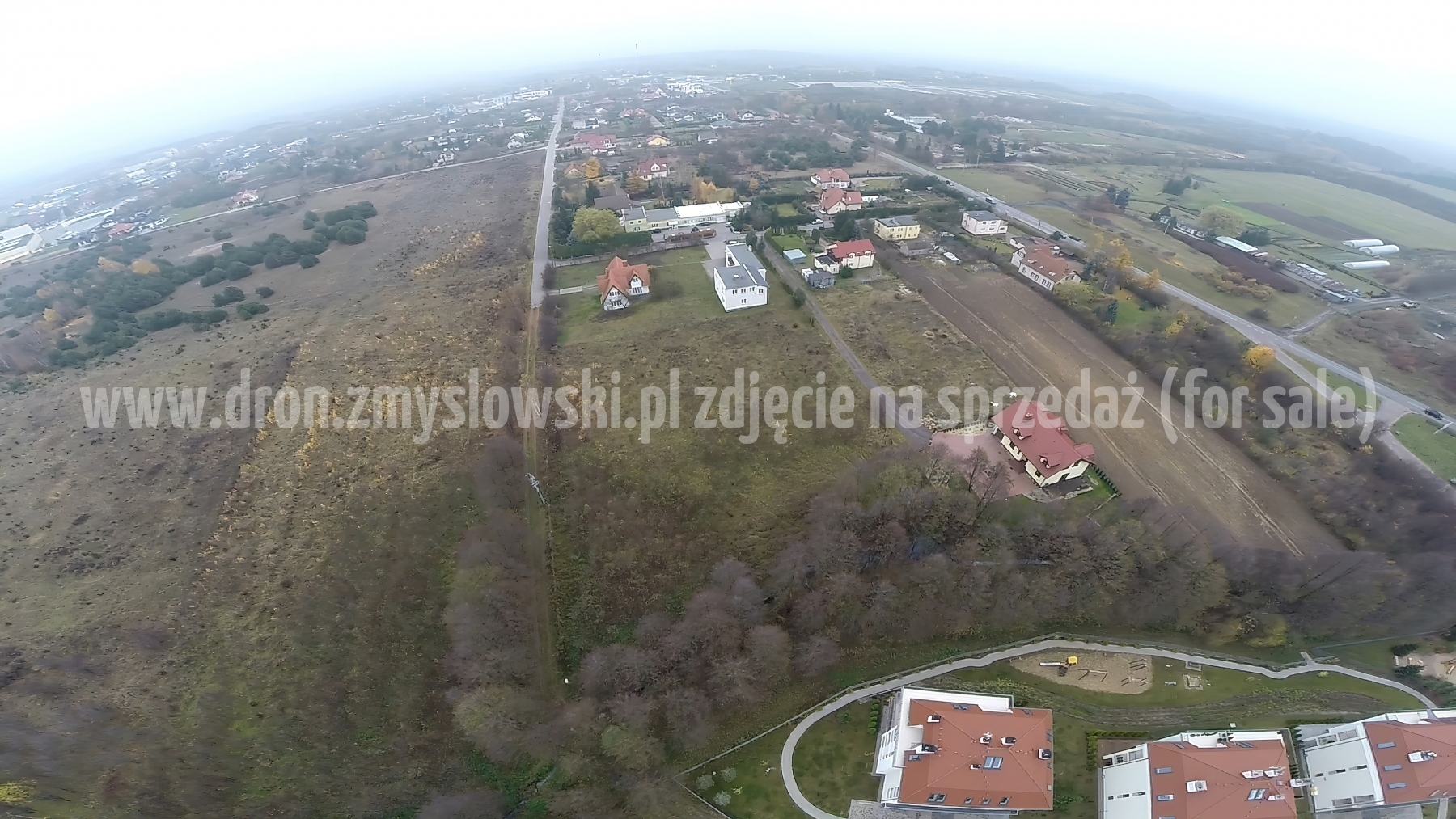 2014-11-13-lot-dronem-nad-Niemczem-nad-ul-Elizy-Orzeszkowej-005-gigapixel-standard-width-3840px-SharpenAI-Motion