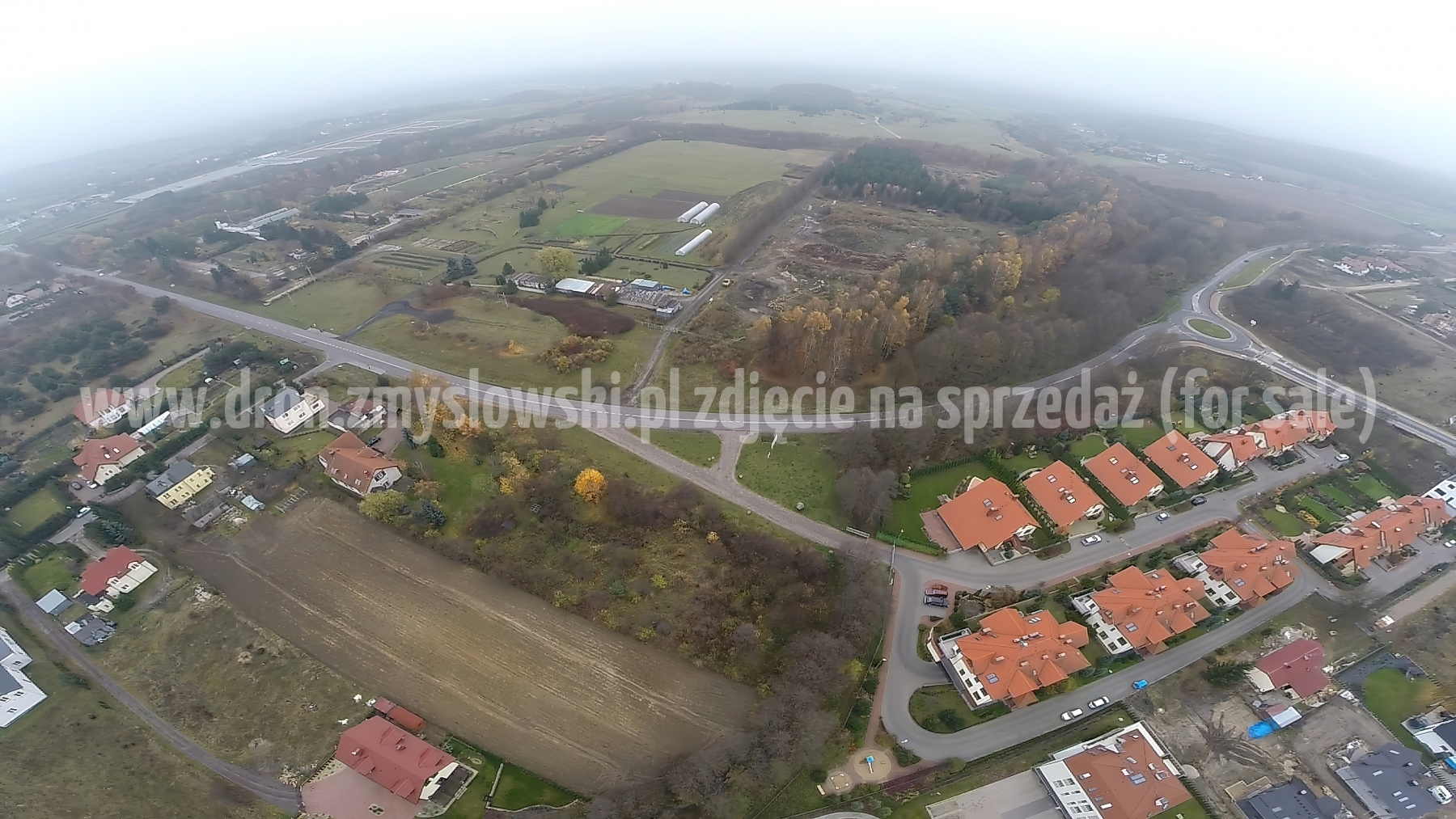 2014-11-13-lot-dronem-nad-Niemczem-nad-ul-Elizy-Orzeszkowej-008-gigapixel-standard-width-3840px-SharpenAI-Motion