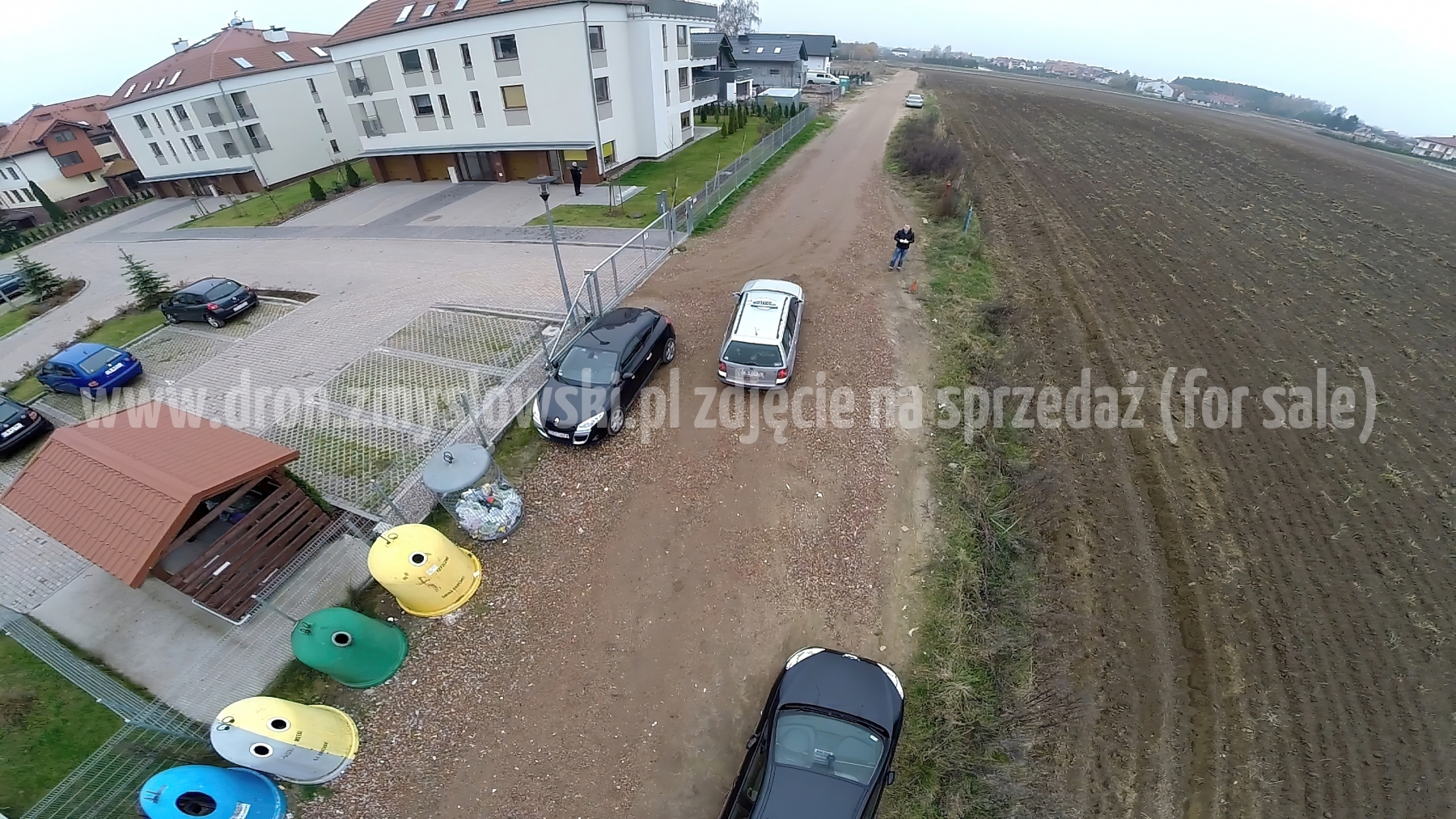 2014-11-13-lot-dronem-nad-Niemczem-nad-ul-Elizy-Orzeszkowej-015-gigapixel-standard-width-3840px-SharpenAI-Motion