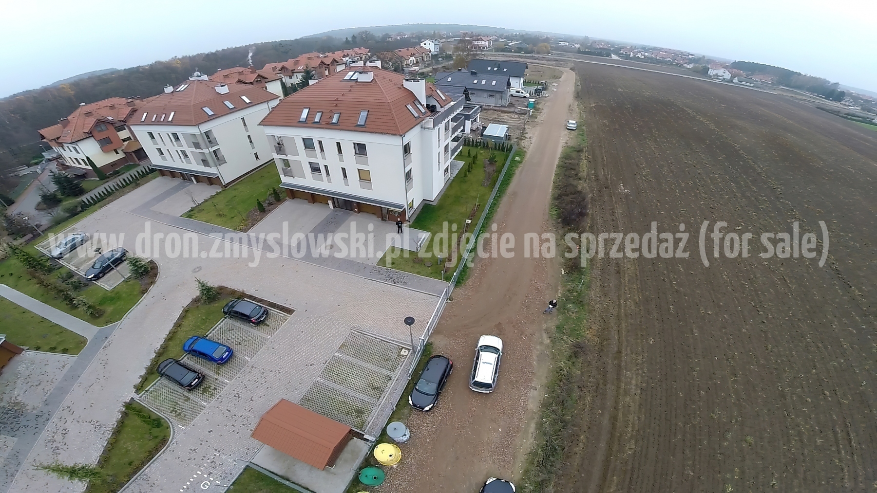 2014-11-13-lot-dronem-nad-Niemczem-nad-ul-Elizy-Orzeszkowej-016-gigapixel-standard-width-3840px-SharpenAI-Motion