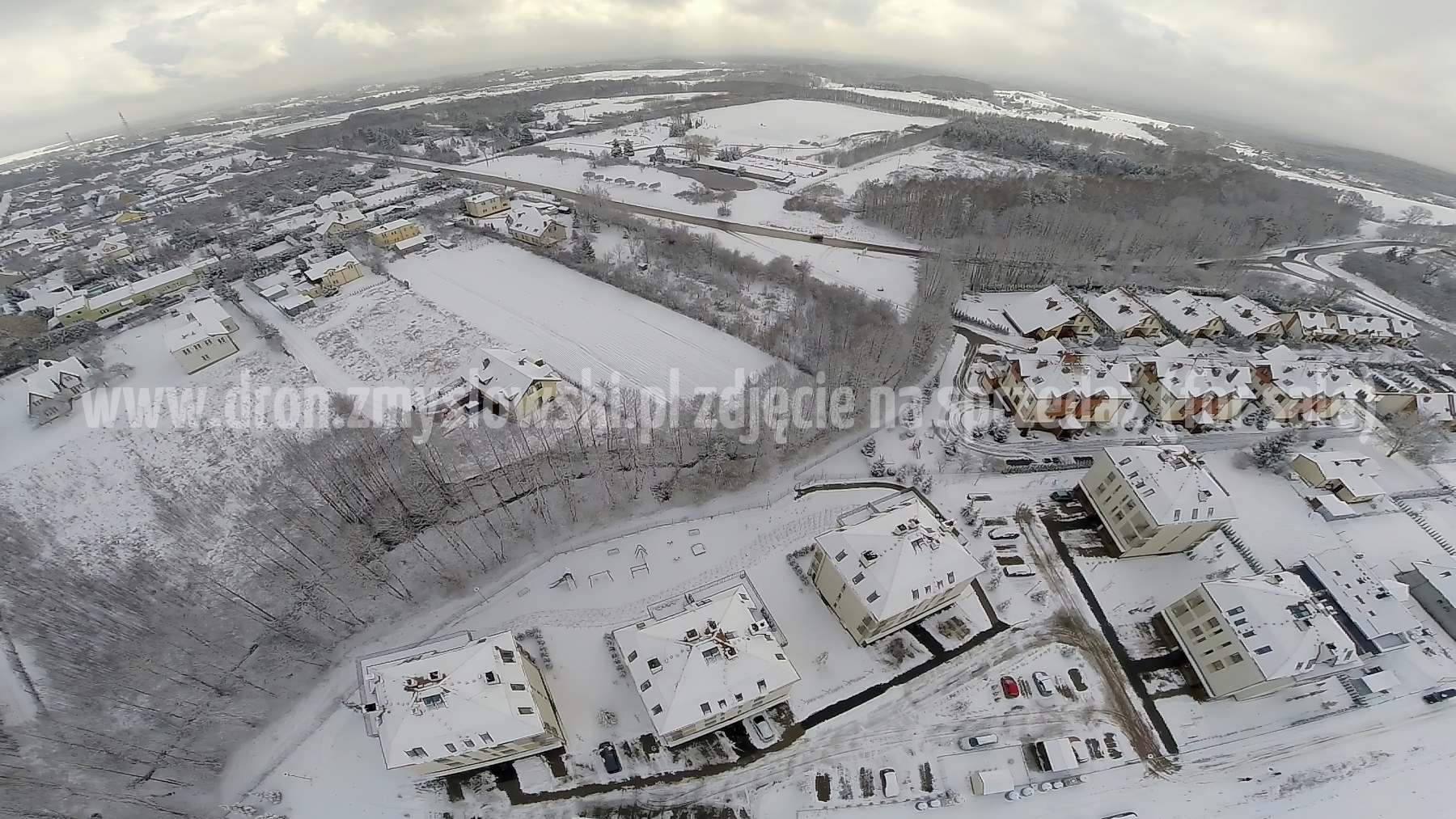 2015-02-04-dron-w-Niemczu-na-ul-Elizy-Orzeszkowej-zima-009-gigapixel-standard-width-3840px-SharpenAI-Motion